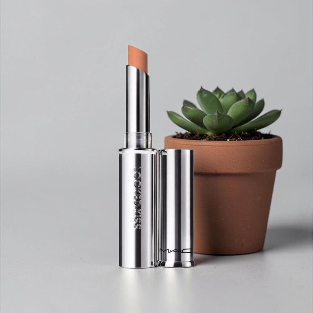 MAC Locked Kiss 24hr Lipstick 99 - Teaser